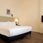 Doubletree By Hilton מלון