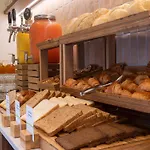 Doubletree By Hilton מלון 4*