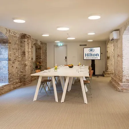 Doubletree By Hilton Sittard